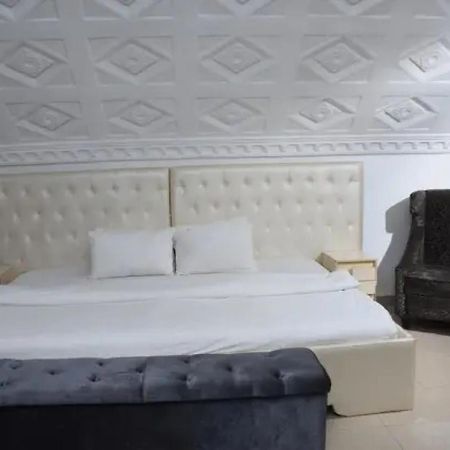 Room In Lodge - Ambience Hotels Abujahome For Leisure And Business Travellers Ngoại thất bức ảnh