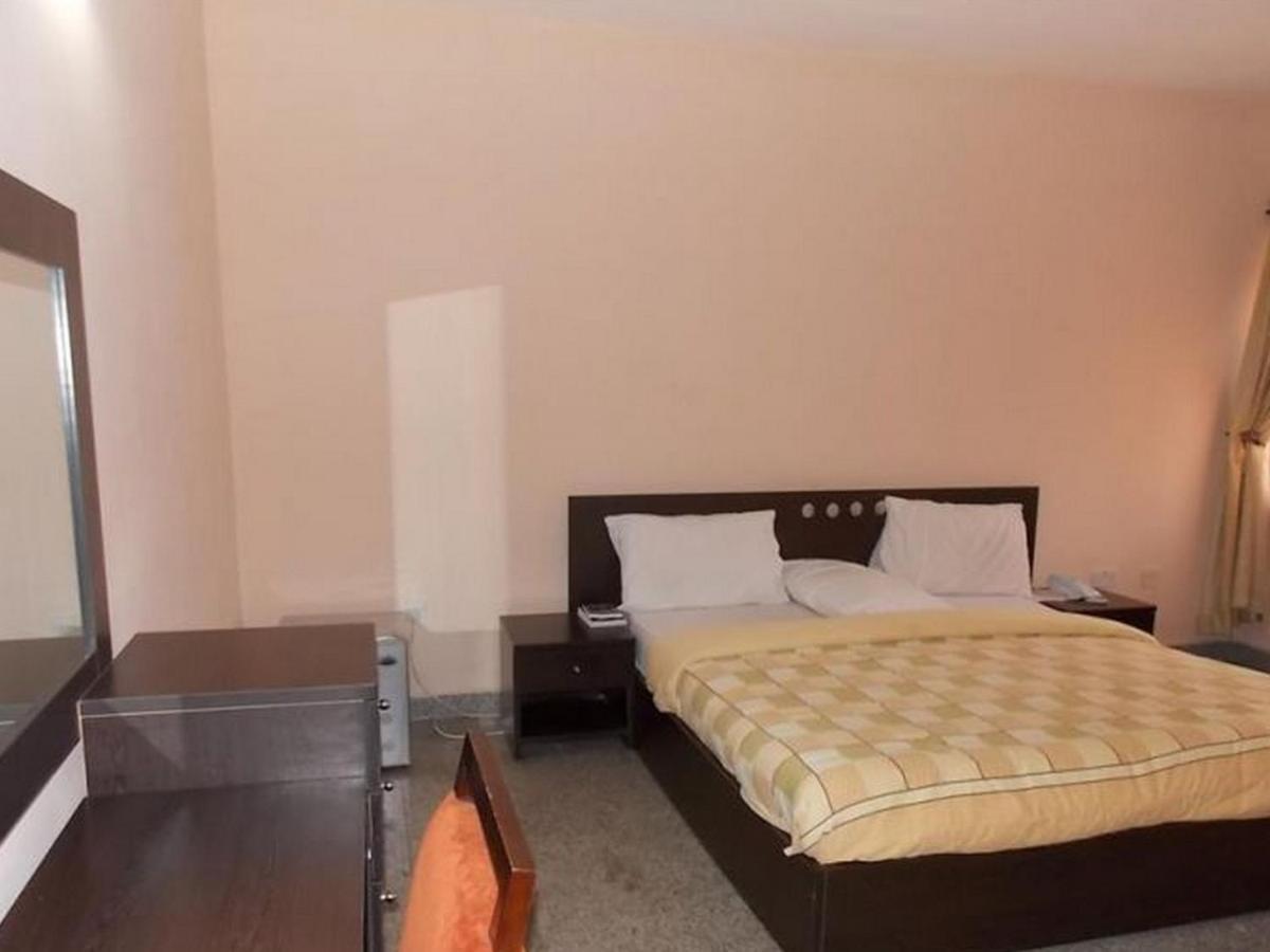 Room In Lodge - Ambience Hotels Abujahome For Leisure And Business Travellers Ngoại thất bức ảnh
