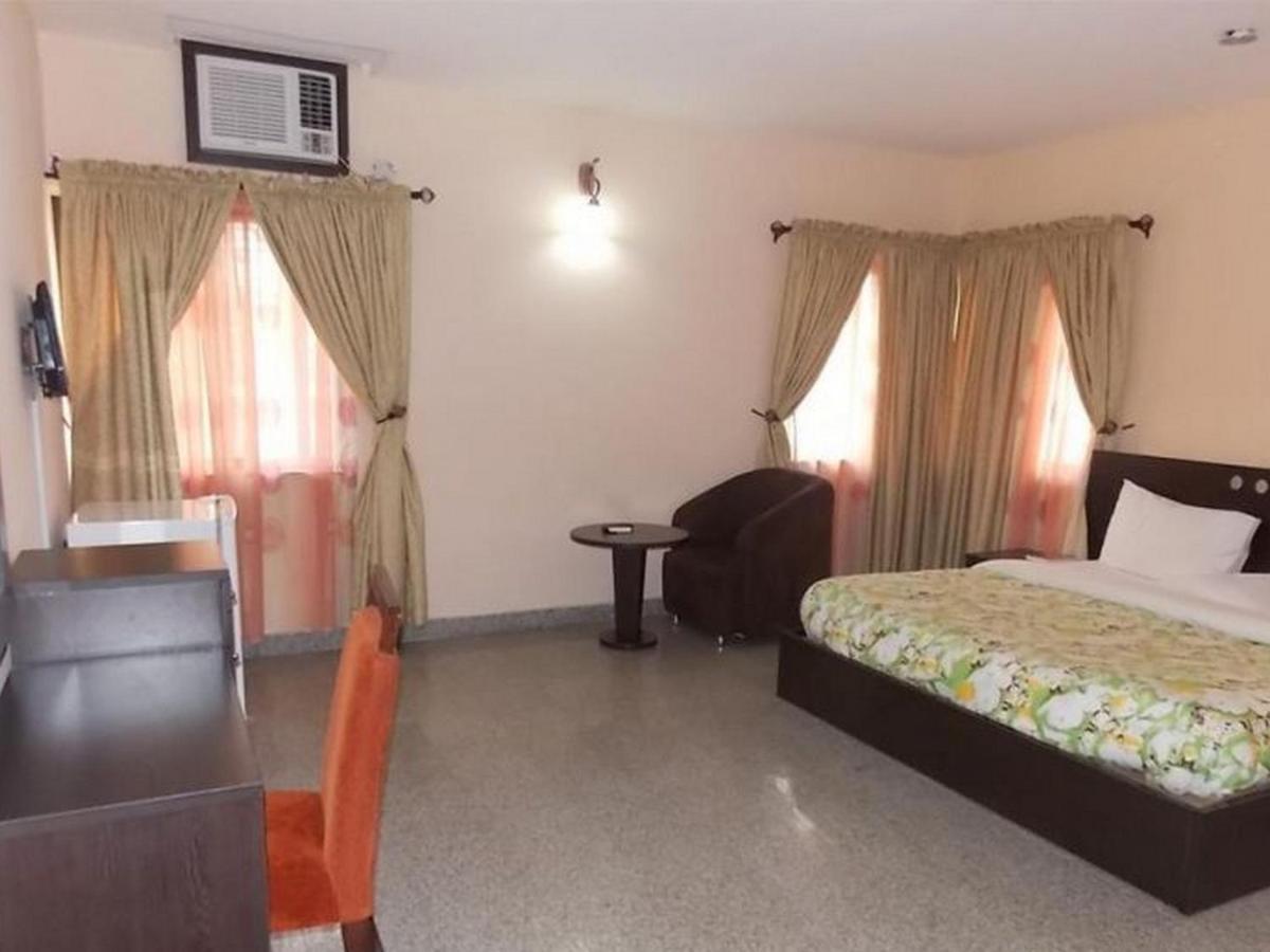 Room In Lodge - Ambience Hotels Abujahome For Leisure And Business Travellers Ngoại thất bức ảnh