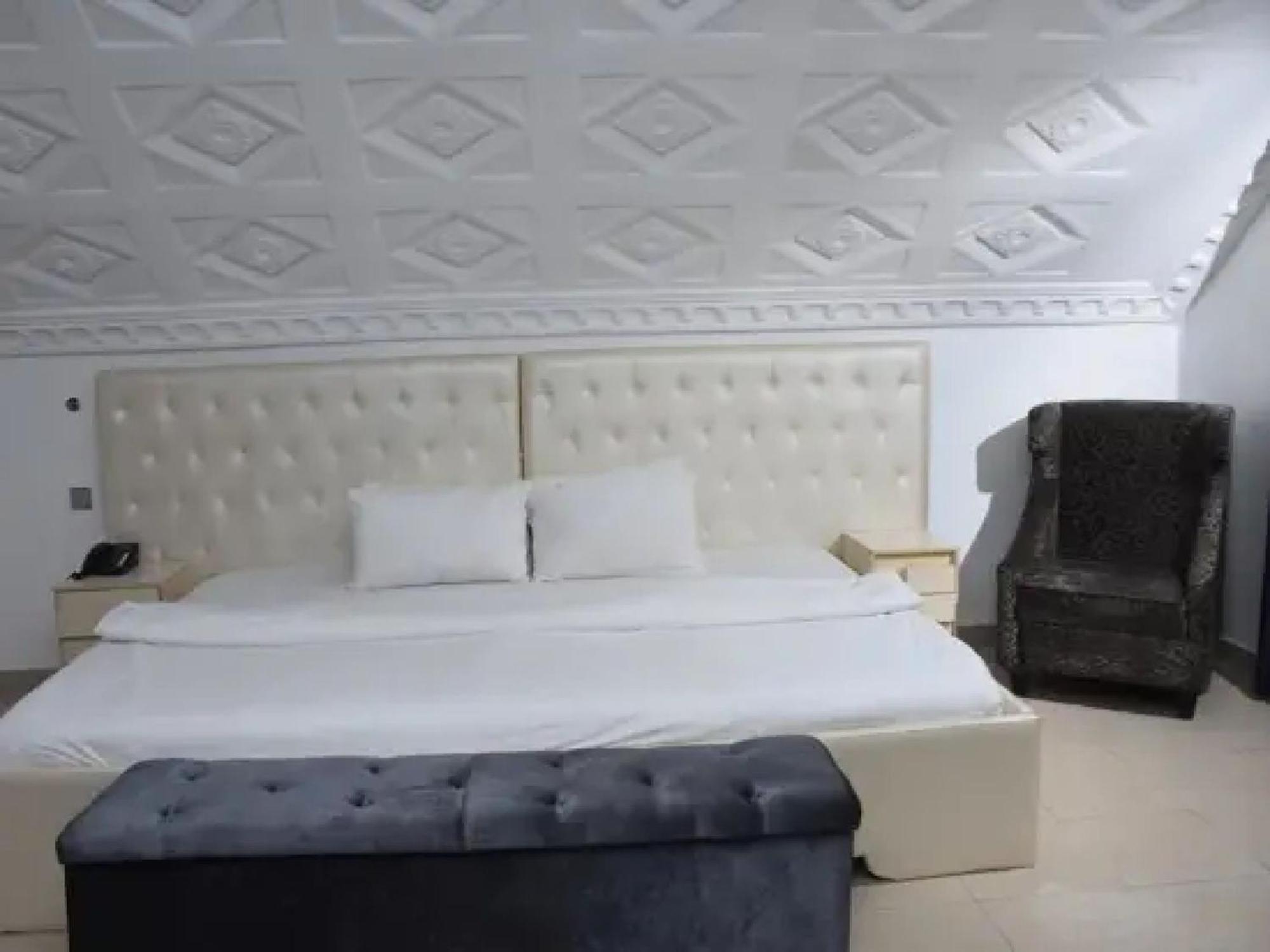 Room In Lodge - Ambience Hotels Abujahome For Leisure And Business Travellers Ngoại thất bức ảnh