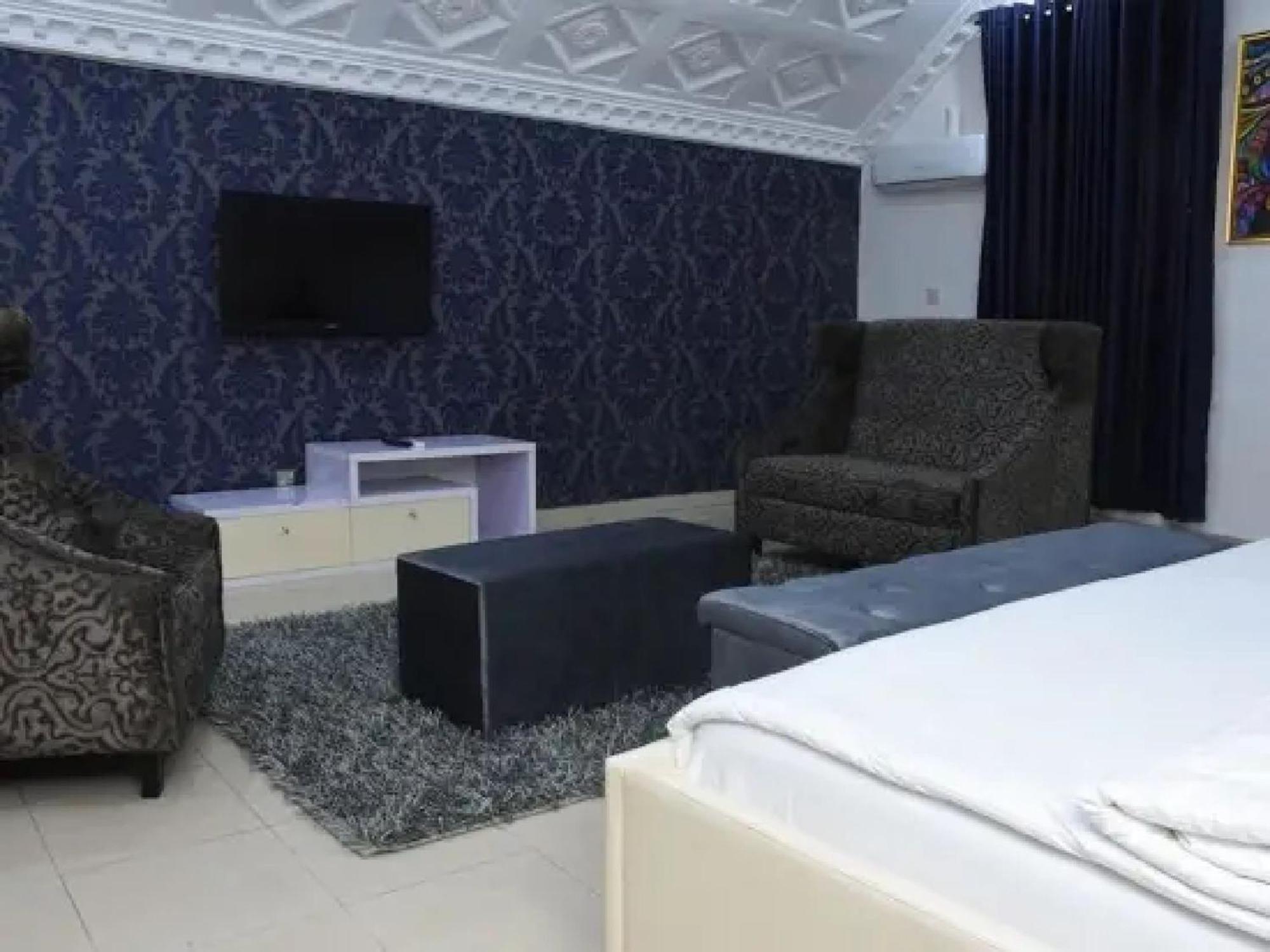 Room In Lodge - Ambience Hotels Abujahome For Leisure And Business Travellers Ngoại thất bức ảnh