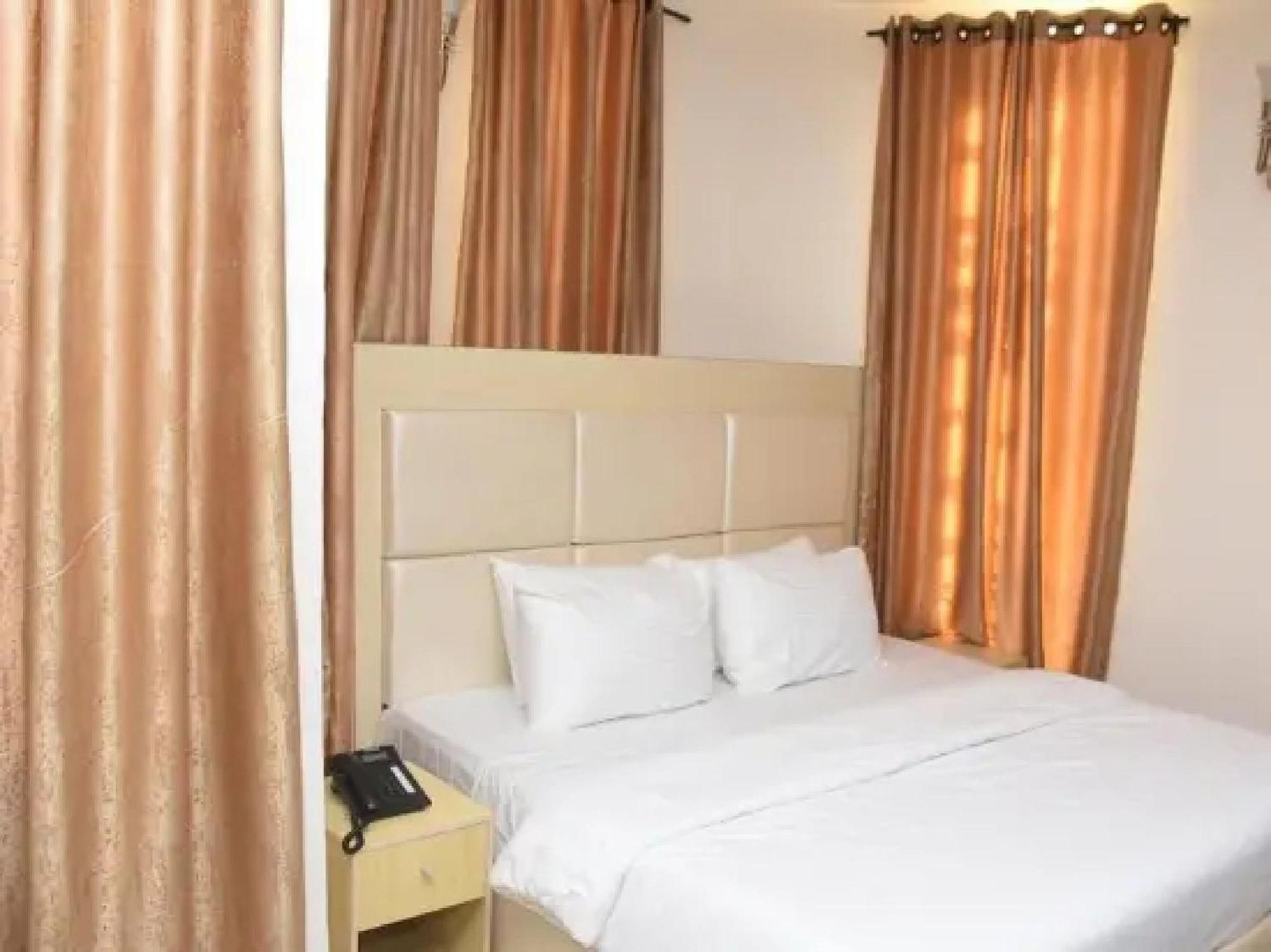 Room In Lodge - Ambience Hotels Abujahome For Leisure And Business Travellers Ngoại thất bức ảnh